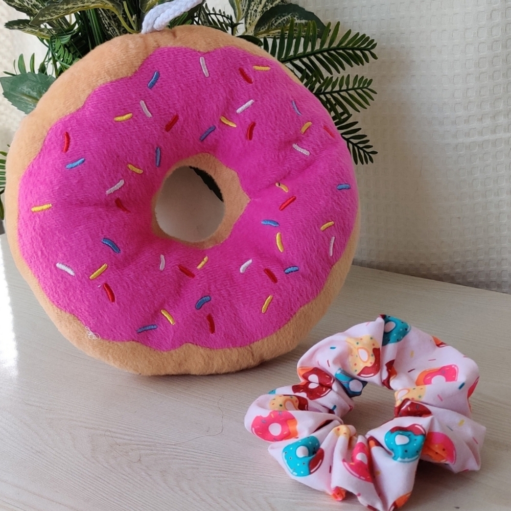 Universal Studios The Simpsons Pink Donut with Sprinkles Plush 8.5" Diameter